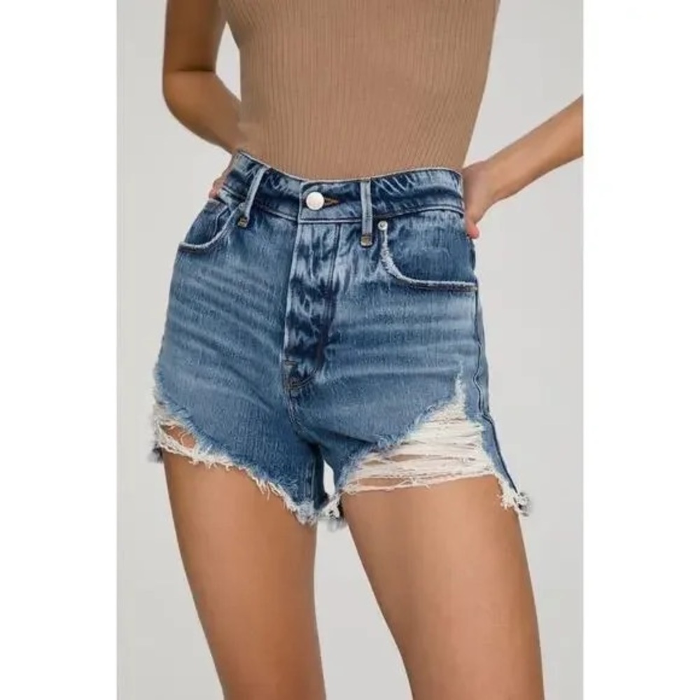 Good American‎ Bombshell Curved-Hem Denim Jean Shorts